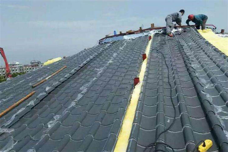 免维修和维护，更不用想茅草屋顶一样定期喷防火漆仿虫剂等，环保，省心