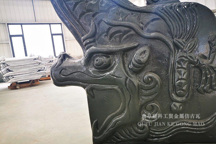 正脊兽、鸱吻具有很强的装饰性，体现了中国传统文化与建筑艺术相结合的特点